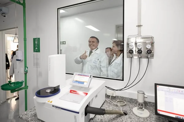 Bolsonaro critica demora da Anvisa para registrar medicamentos