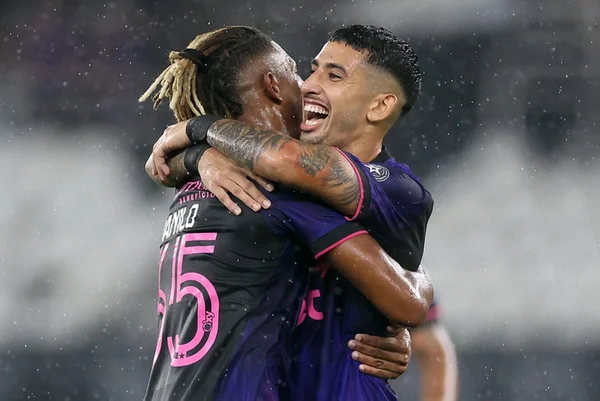 Com gols de bola parada, Botafogo vence o Bangu no Campeonato Carioca