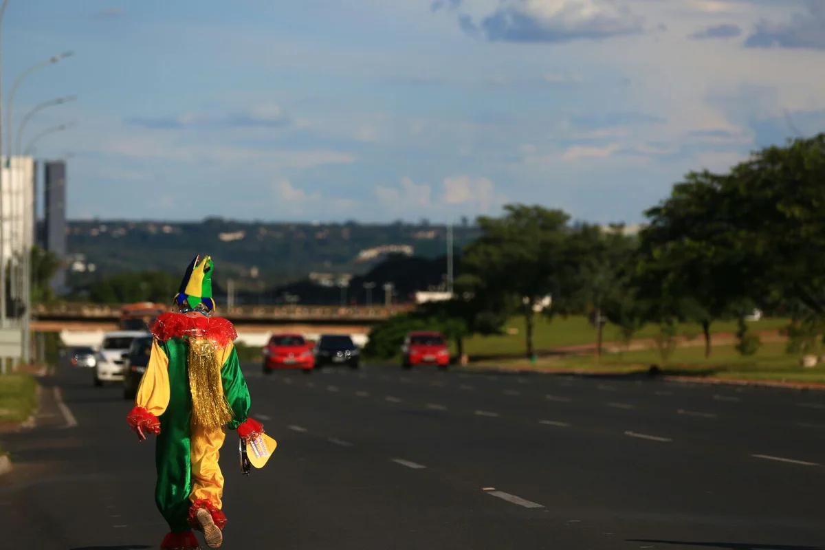 Foliões tomam as ruas de Brasília no segundo dia de carnaval - imagem 19 Foliões tomam as ruas de Brasília no segundo dia de carnaval - imagem 19