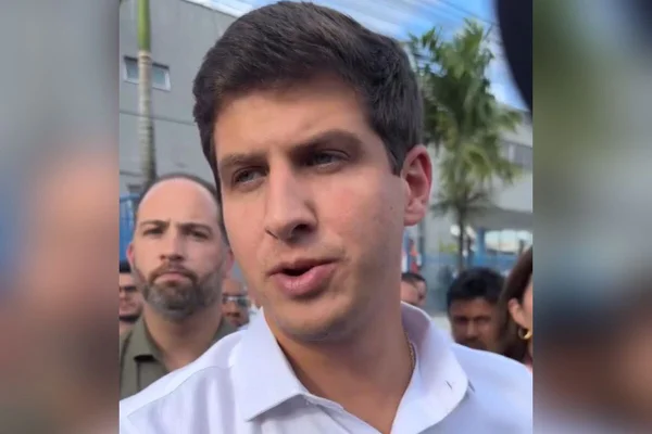 imagem colorida. Prefeito de Recife João Campos
