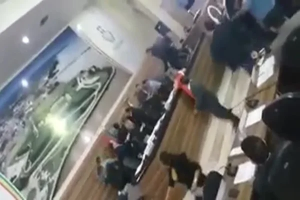 Vídeo: briga entre vereadores interrompe sessão no Macapá