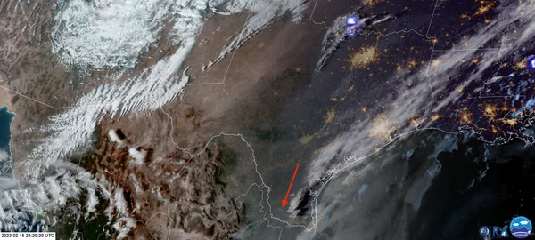 Imagem de satélite mostra o sul dos EUA, Iindicando com seta vermelha local onde meteorito caiu