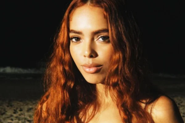 Saiba quem é a atriz escolhida como dublê de Anitta em ação publicitária - destaque galeria Saiba quem é a atriz escolhida como dublê de Anitta em ação publicitária - destaque galeria
