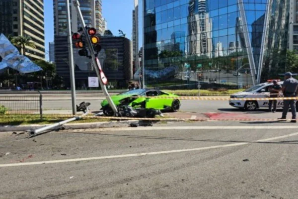 Vídeo: homem que roubou dono de Lamborghini é preso e devolve Rolex