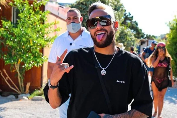 Covid-19: veja as pessoas que estiveram com Neymar nas férias em Ibiza