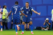 Mbappé e Dembélé comemoram na Copa do Mundo