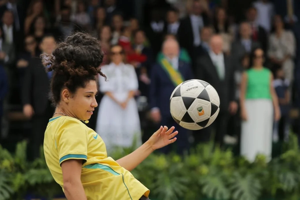Desfile de 7 de Setembro homenageia futebol feminino Desfile de 7 de Setembro homenageia futebol feminino