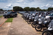 Viaturas da policia militar e civil estacionadas em frente ao Palácio do Buriti.