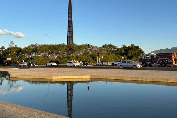 Foto colorida de acidente no Palácio do Planalto - Metrópoles
