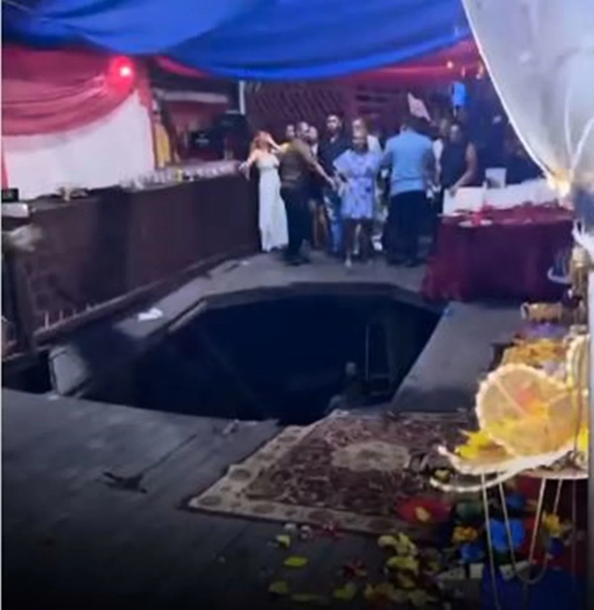 chão de festa cedeu e convidados caíram na água chão de festa cedeu e convidados caíram na água