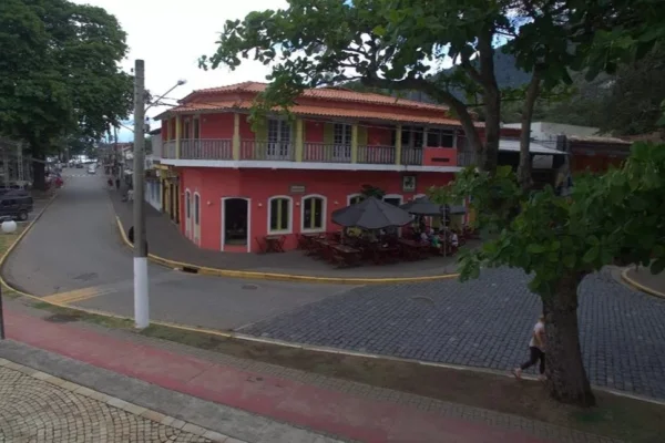 Homens que mataram barman espancado após “flerte” são condenados