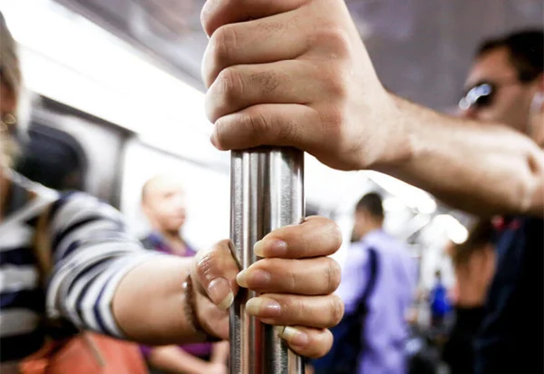 Justiça condena Metrô-DF a indenizar mulher que sofreu assédio em trem