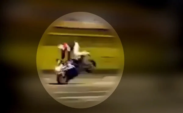 Vídeo: motociclista cai de moto ao fugir da polícia em Pinhais (PR)