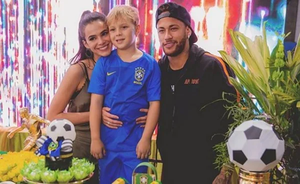 Ex de Neymar agradece Bruna Marquezine em post e atriz responde