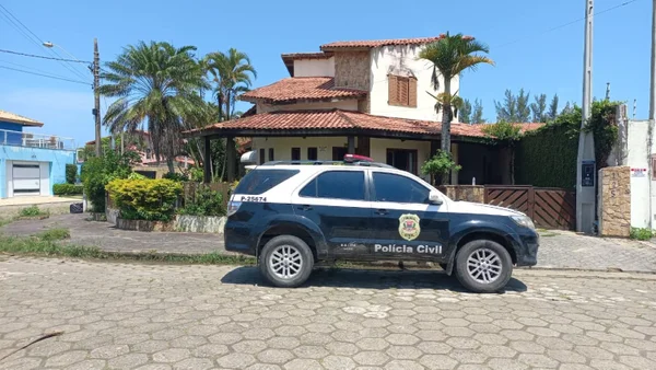 Imagem mostra viatura da Polícia Civil - Metrópoles