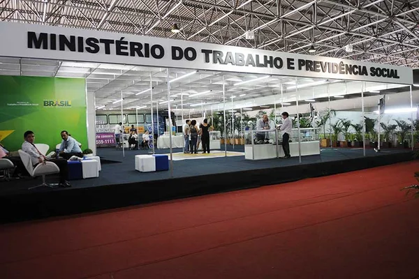 Auditores resgatam 5 chineses em operação contra trabalho análogo à escravidão