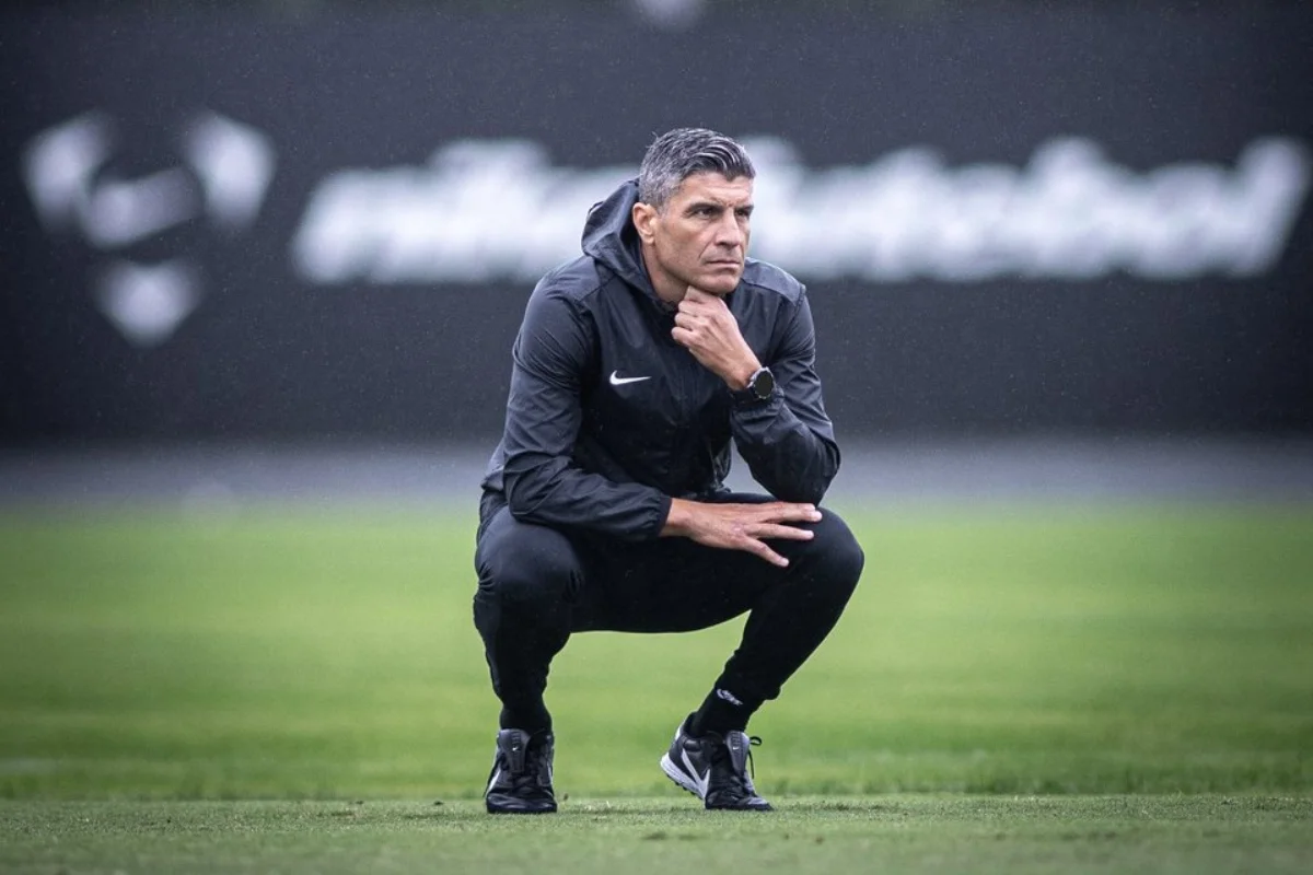 "O desafio é grande", avalia novo técnico do Vasco em apresentação