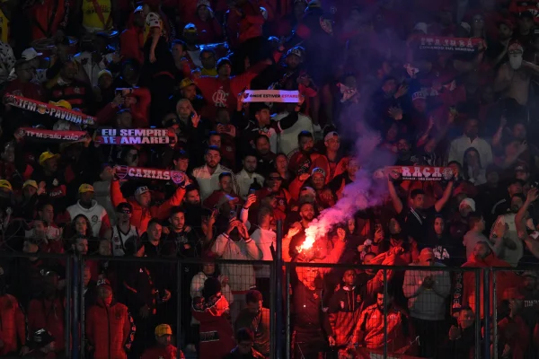 Torcida do Flamengo comemorando classificação para a final da Libertadores