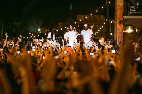 Saulo faz show animado no evento Na Praia - imagem 40 Saulo faz show animado no evento Na Praia - imagem 40