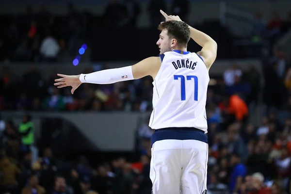 Luka Doncic de tênis Jordan: sensação da NBA assina com a Nike