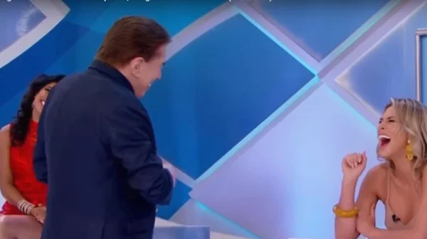 Silvio Santos diz que já fez sexo em banheiro de avião