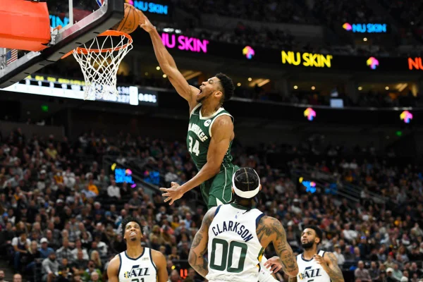 Bucks derrotaram Jazz com boa atuação de Antetokounmpo