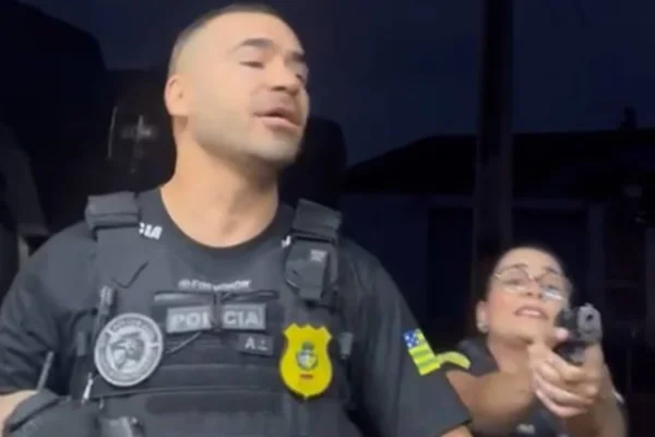 Após vídeo viralizar, Polícia Civil nega que invadiu casa errada em GO família