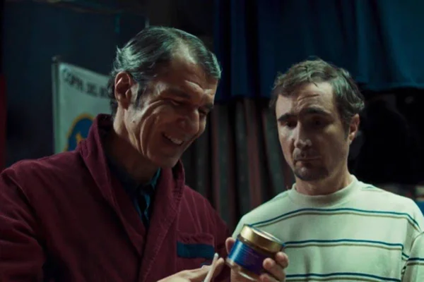 Cena colorida do filme Estômago 2 - O Poderoso Chefe - Metrópoles