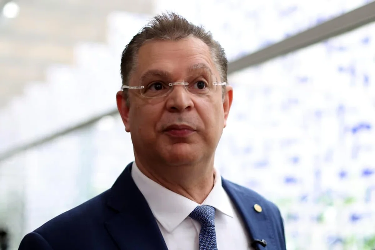 Líder do PL aciona embaixada dos EUA após decisão de Mendonça