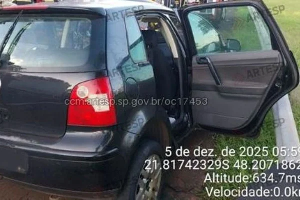 Homem morre após bater o carro na Rodovia Comandante João Ribeiro de Barros, em Araraquara - Metrópoles
