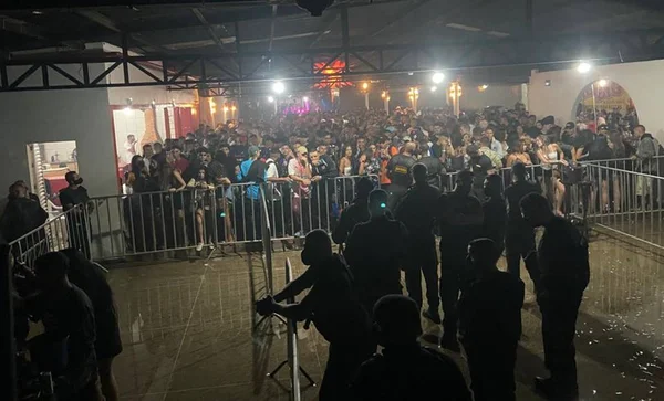 Aglomeração em festa