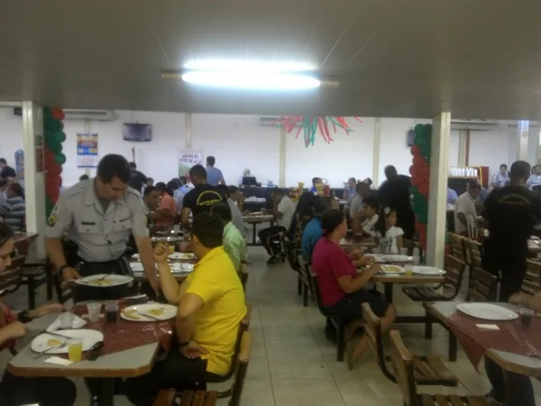 Policiais militares perdem restaurante e supermercado de baixo custo