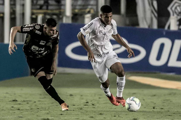 Santos e Coritiba se enfrentam no Brasileiro