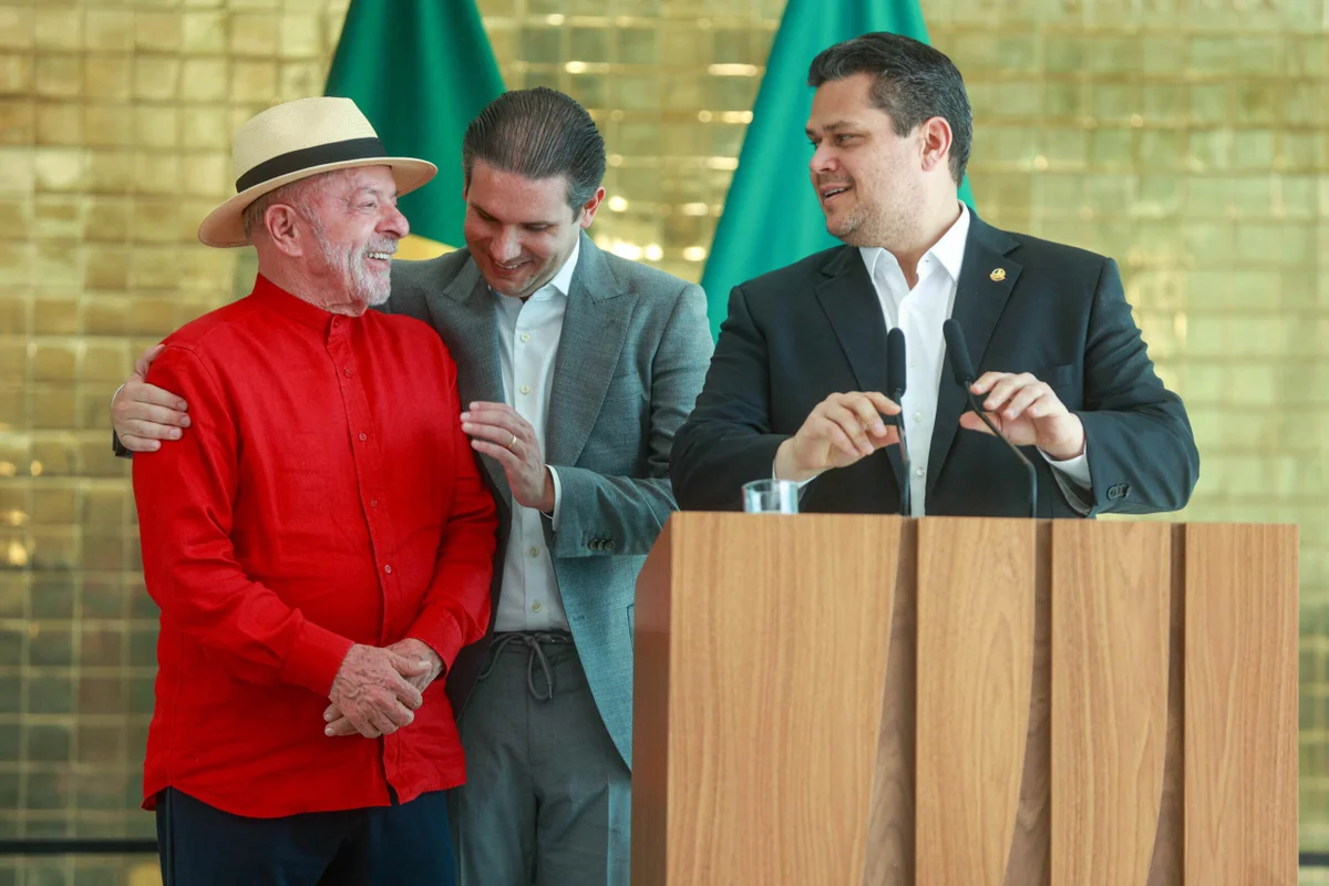 Taxa das blusinhas: Motta anuncia avanço na comissão após reunião com Lula - imagem 3 Taxa das blusinhas: Motta anuncia avanço na comissão após reunião com Lula - imagem 3