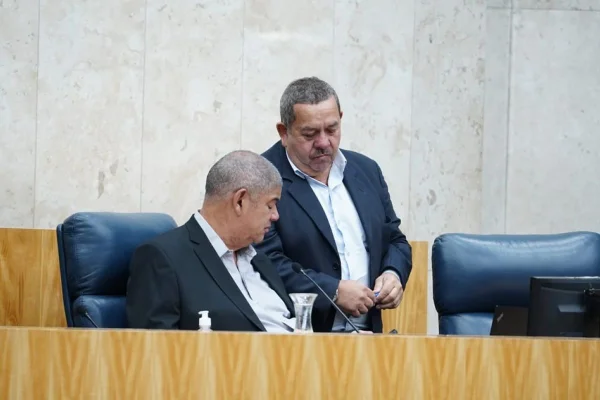 Milton Leite e Silvão Leite no plenário da Câmara Municipal de SP - Metrópoles