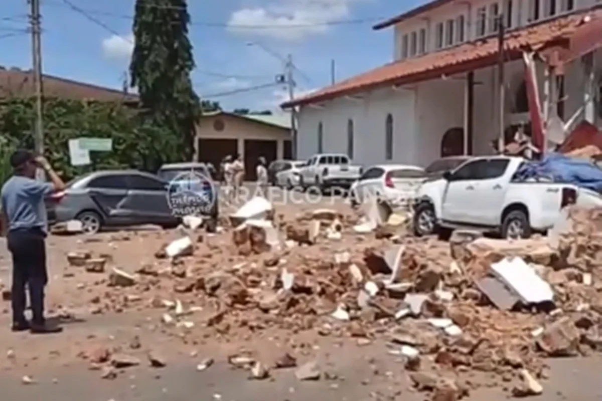 Programa de TV no Panamá flagra momento em que terremoto atinge o país - imagem 1 Programa de TV no Panamá flagra momento em que terremoto atinge o país - imagem 1