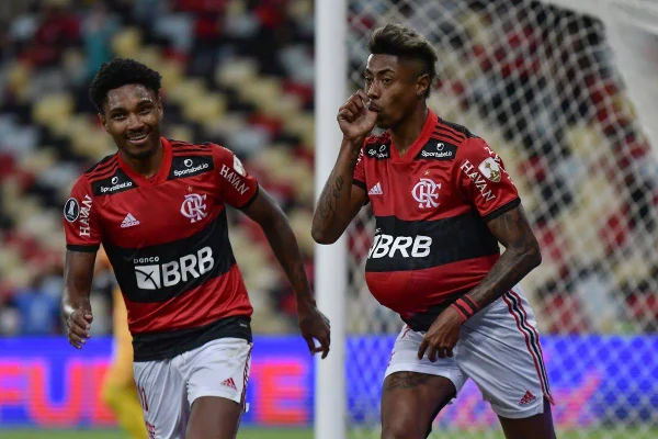 Em carta, pai detona colégio por formatura em dia de final do Flamengo
