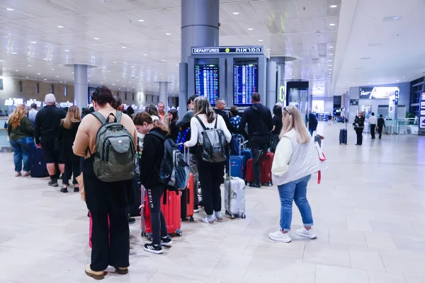 Movimentação em aeroporto de Tel Aviv: Irã sofreu suposto ataque de Israel