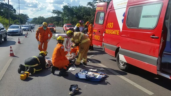 Pedestre é atropelado por moto na 107 Norte neste sábado (21/5)