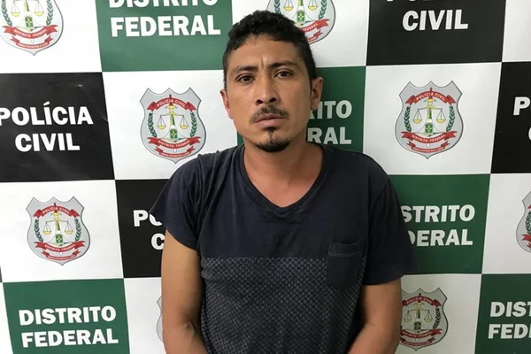 DF: homem agride idoso com cadeira e busca facão para matá-lo. Vídeo