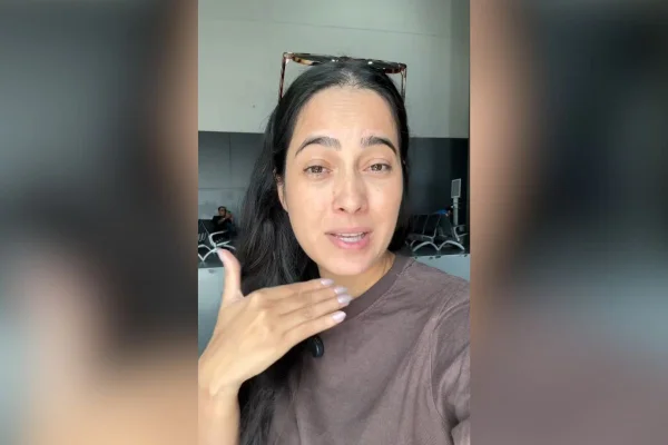 Imagem colorida mostra a influencer Patrícia Fernandes, que estava no dentro do avião que teve uma explosão de motor no Aeroporto de Cumbica, em São Paulo - Metrópoles