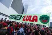 O ato começou no Museu da República e depois seguiu pela Esplanada dos Ministérios O ato começou no Museu da República e depois seguiu pela Esplanada dos Ministérios