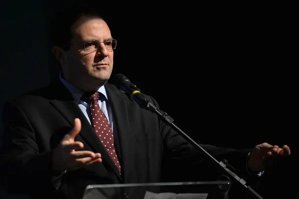 Confiança depende do ajuste fiscal, diz Barbosa