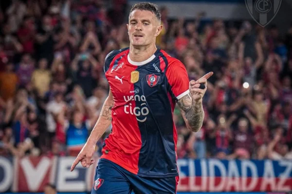 Ex-Vasco, Vegetti marca o primeiro gol pelo Cerro Porteño; veja
