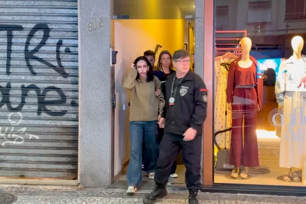 Quem é a falsa herdeira presa por golpe de R$ 2 milhões no Rio