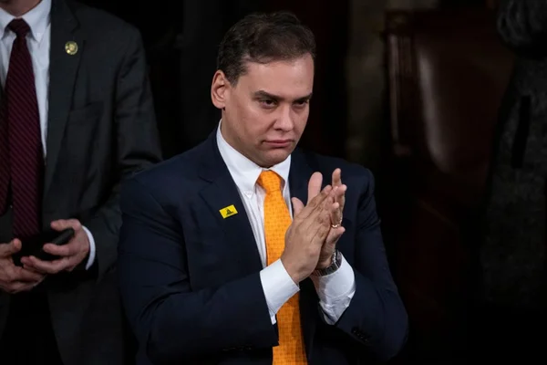Acusado de receber seguro-desemprego indevidamente, George Santos apoiou PL contra fraude no auxílio