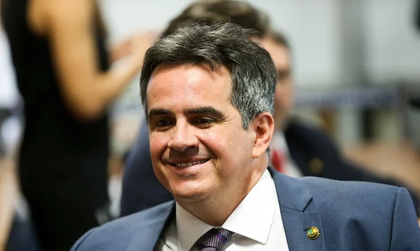 Ciro Nogueira ganha medalha de Bolsonaro em primeira semana como ministro