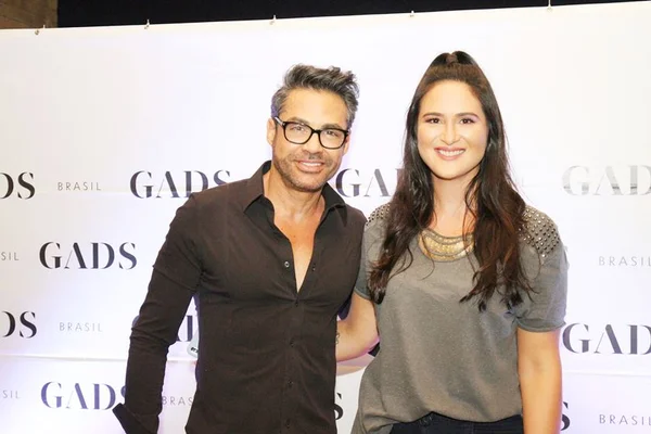 Ricardo Maia dá dicas de maquiagem em evento no restaurante Rubaiyat