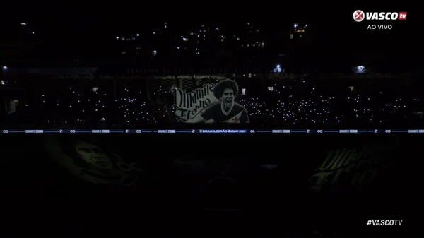 Imagem colorida da homenagem do Vasco para Dinamite - Metrópoles