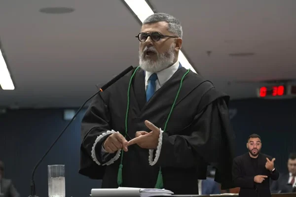 DPU diz no STF que há nulidade em processo de Eduardo Bolsonaro
